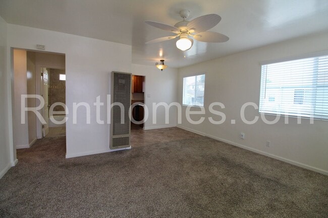 Photo - 2345 Comstock St