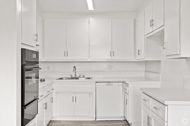 Interior Photo - Regency Gardens Rental