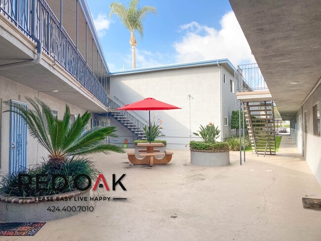 Building Photo - 12520 Lakewood Blvd Rental