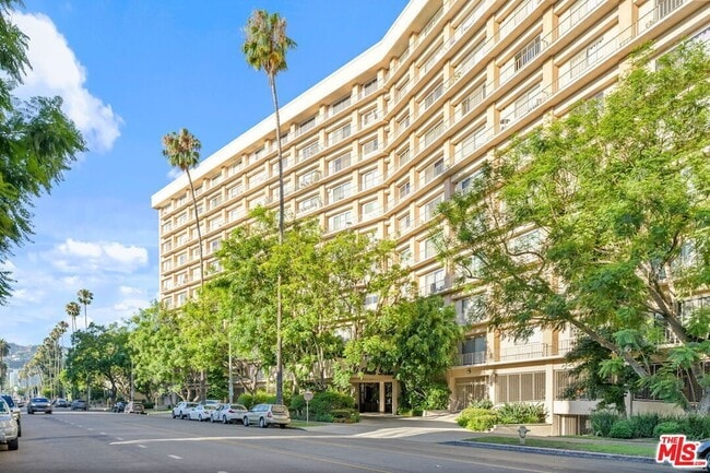 Building Photo - 100 S Doheny Dr Unit 1001