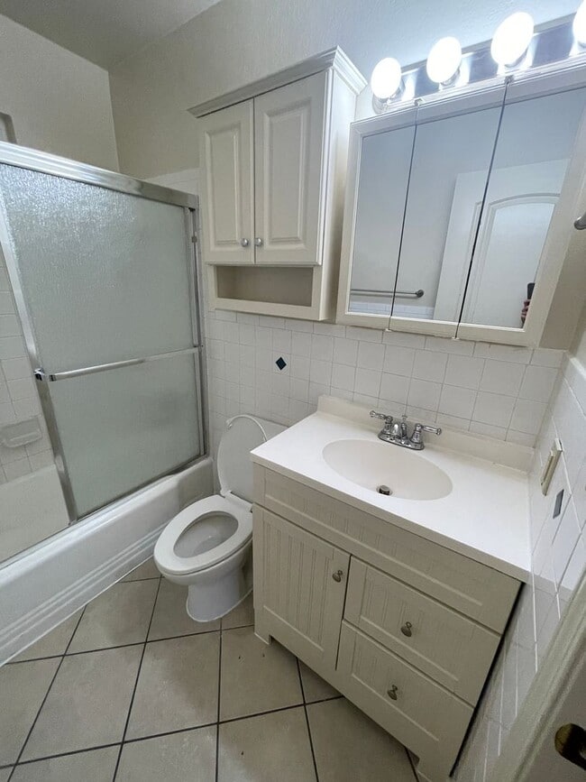 Building Photo - Super Clean & Nicely Renovated 2BR/1Bath in San Clemente - Walk to the Beach! Unit B