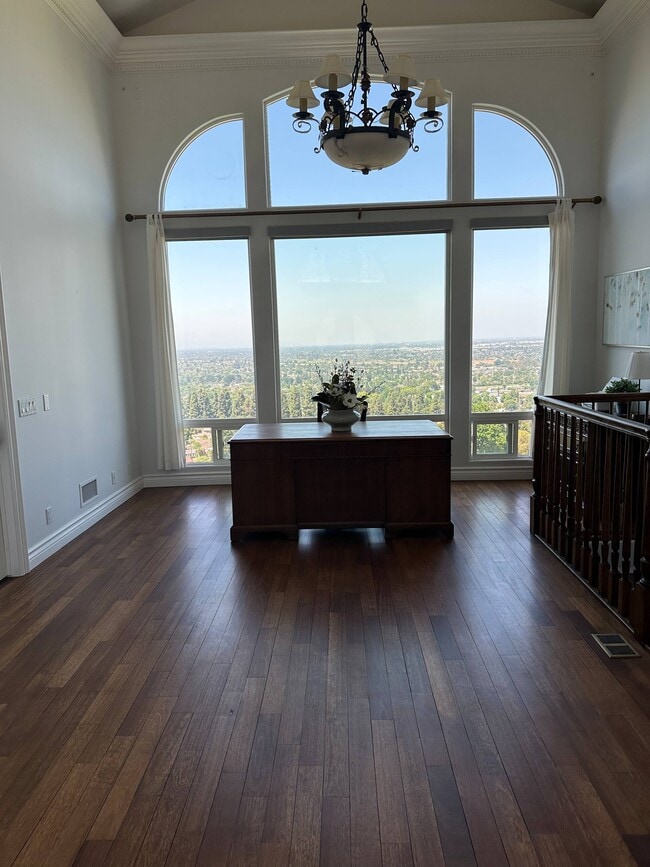Building Photo - 11832 S Circle Dr Unit Jet Tub view suite