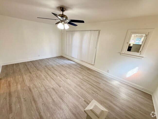 Building Photo - 1529 N Bronson Ave Rental