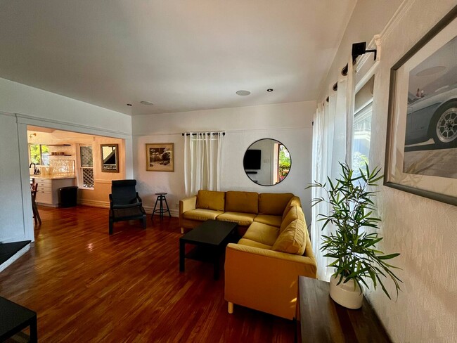 Photo - 1405 N Mansfield Ave