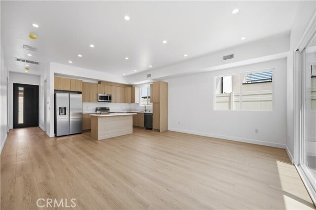 Photo - 10053 Amestoy Ave