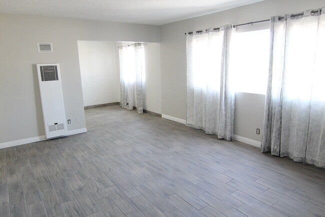 Building Photo - 3247 W Century Blvd Unit 8