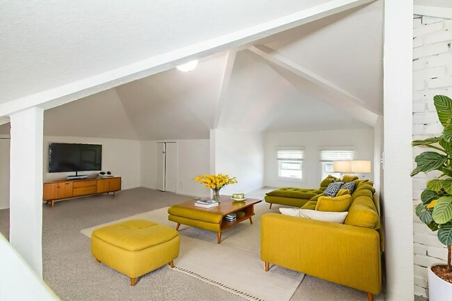 Building Photo - 2 Bedroom 1 Bath + Loft Apartment - One Bl... Unit 2208