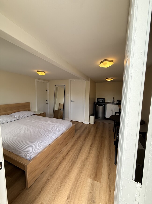 Building Photo - 1295 Foothill Dr Unit Studio