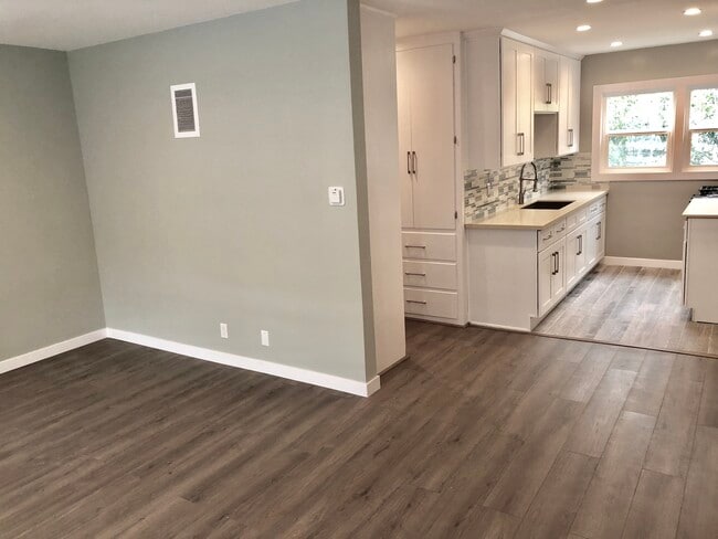 Building Photo - 1139 S Corning St Unit 1