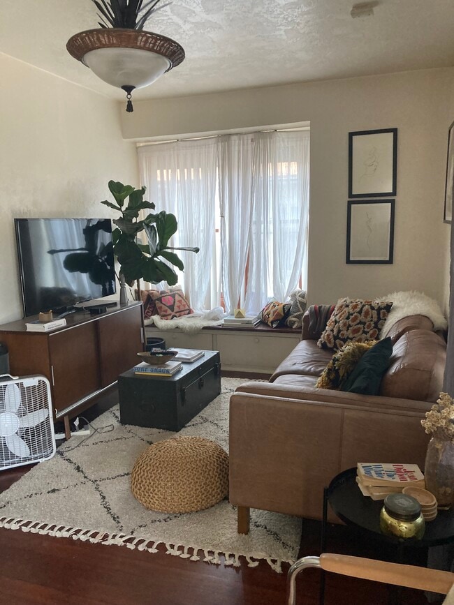 Building Photo - 915 25th St Unit 4