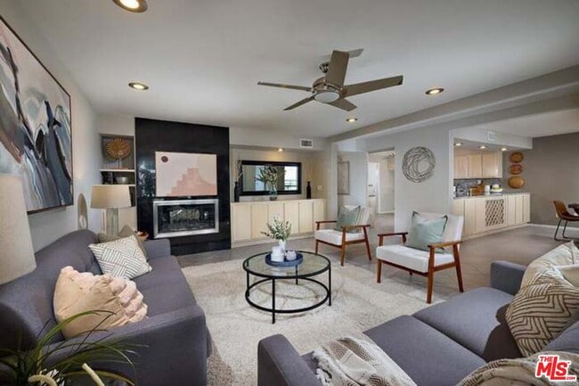 Building Photo - 2552 Navarra Dr Unit A