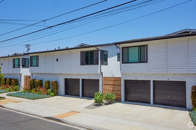 Photo - 910-930 Freeman Ave