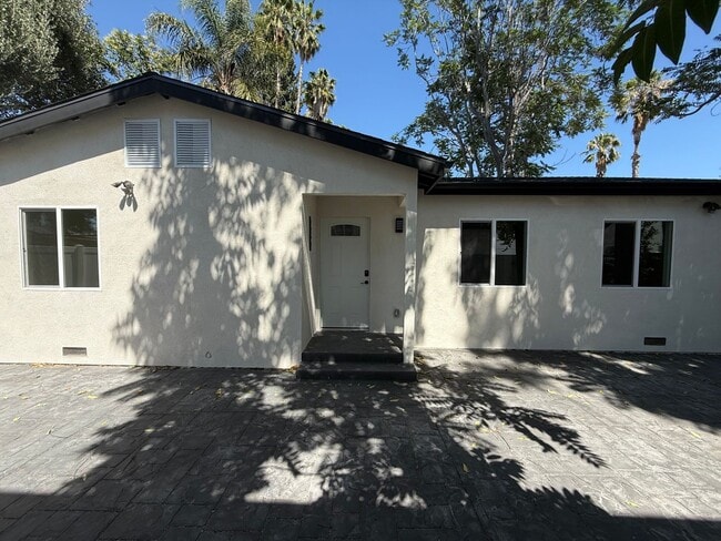 Building Photo - 7725 Owensmouth Ave Unit 7727