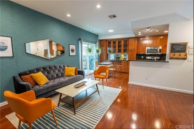 Building Photo - 1554 N Hobart Blvd Unit 2