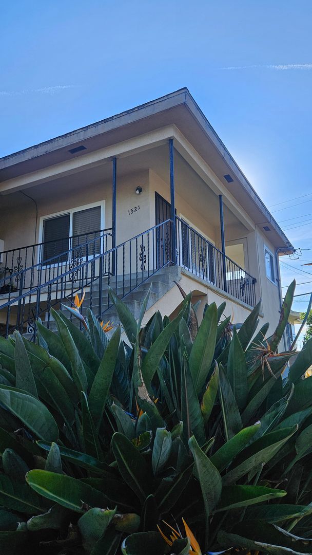 Building Photo - 210901 Unit 210901 - 1521 La Playa Ave