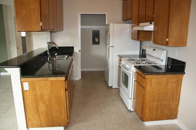 2 Bedroom Condo for Rent - 2 Bedroom Condo for Rent