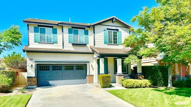 Building Photo - Beautiful Two-Story Home in the Desirable ...
