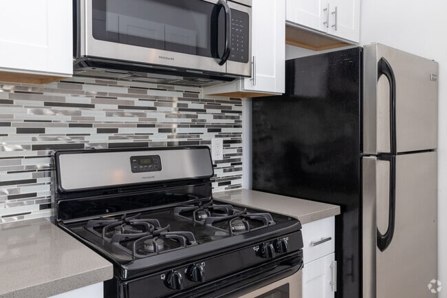 Stove Unit 300 1BR 1 BA 750 SF - 1423 Magnolia Ave (Hart Properties, LLC)