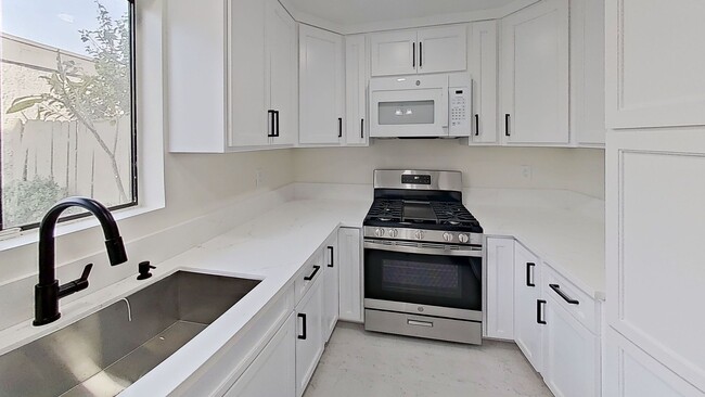 Photo - Newly Renovated 2 Bed / 2.5 Bath Townhome in North Hills