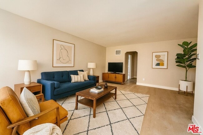 Building Photo - 925 S Holt Ave Unit 2 Rental