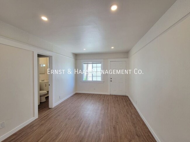 Photo - 154 E Eagle St Unit 02