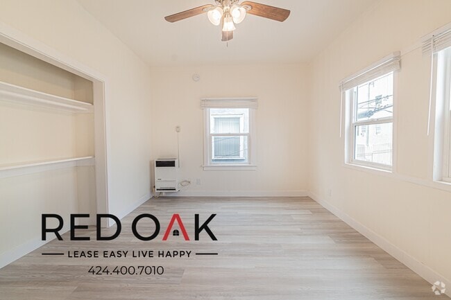 Building Photo - 404 N Coronado St Rental