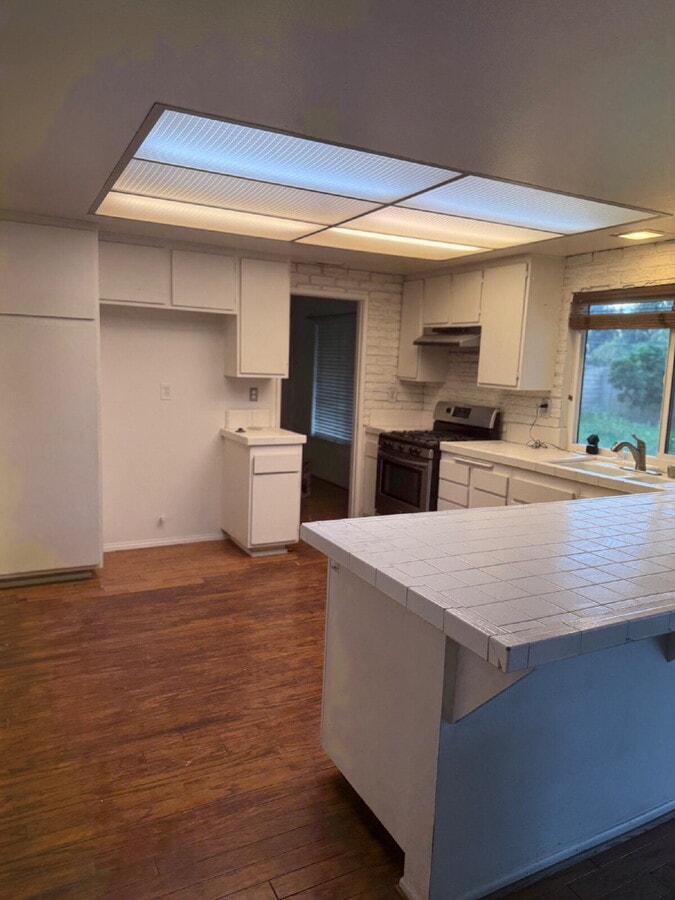 Beautiful Ontario Corner-Lot POOL Home – N... - Beautiful Ontario Corner-Lot POOL Home – N...