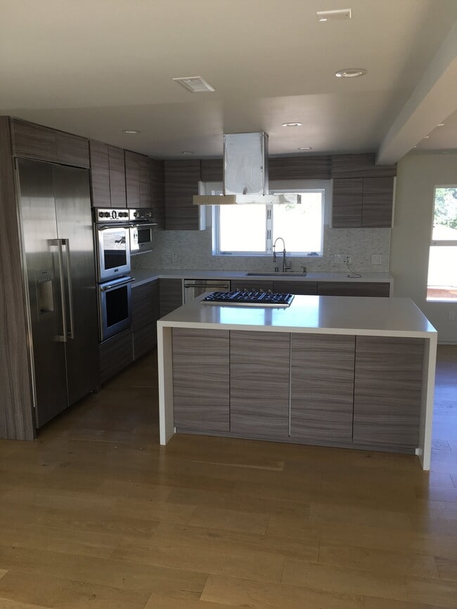 Photo - 615 6th Ave