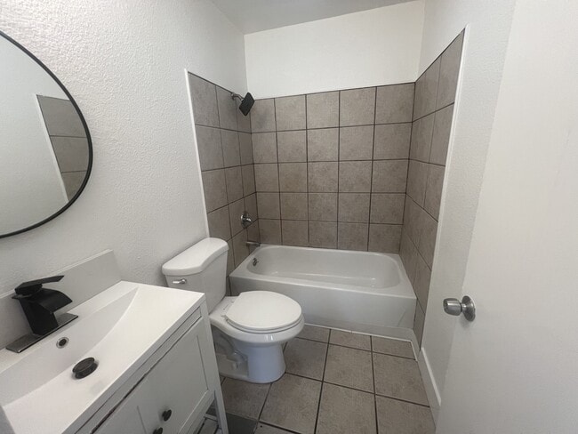 Photo - 3965 Logan Ave