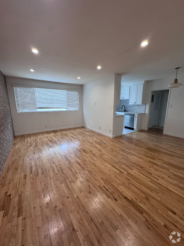 Building Photo - 821 Westmount Dr Rental