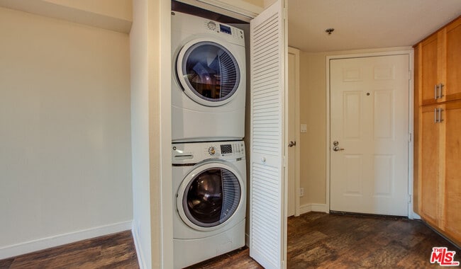 Photo - 7660 Beverly Blvd Unit 169