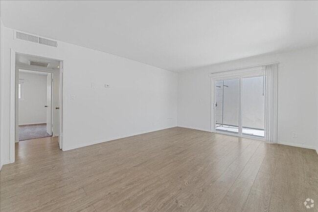 Building Photo - 5709 Hazeltine Ave Unit 03 Rental