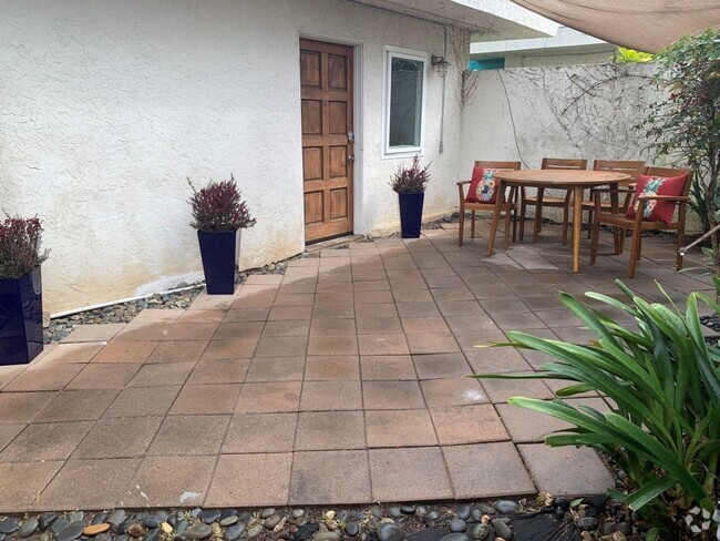 Building Photo - 608 N Rios Ave Unit # A Rental