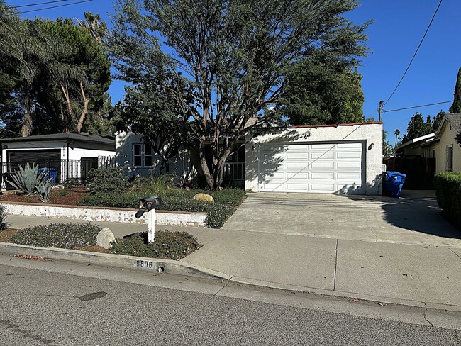 Building Photo - Spacious 4-Bed, 2-Bath Home with Garage an...