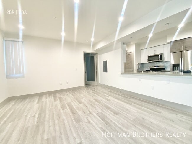 Photo - 4849 Oakwood Ave Unit 401