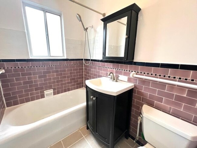 Photo - 140 Roxbury Dr Unit 11