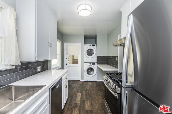 Building Photo - 2115 Ocean Park Blvd Unit 1