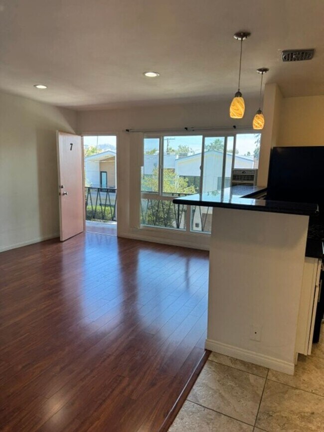 Building Photo - 1229 N Spaulding Ave Unit 8