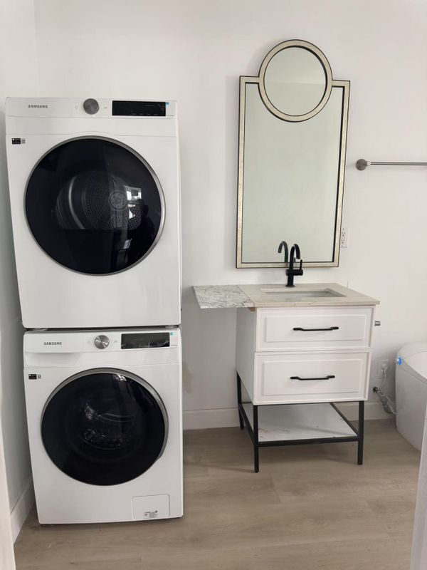 Photo - 301 W 1st St