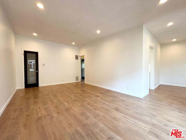 Photo - 1148 N Formosa Ave Unit 9