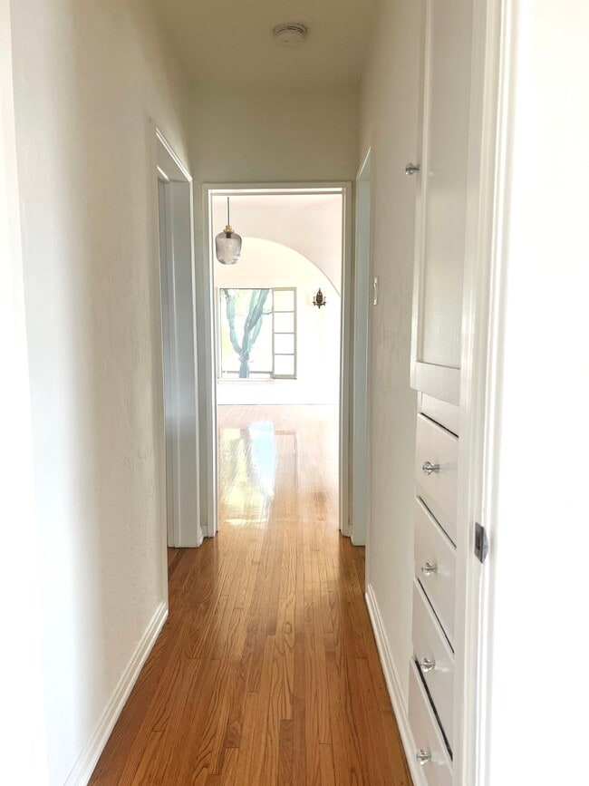 Photo - 3371 Tyburn St