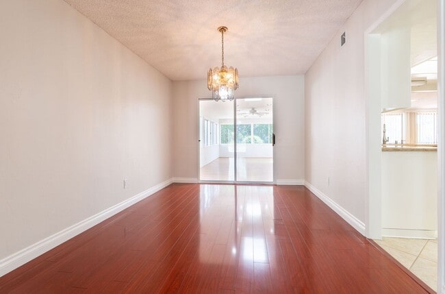 Photo - 6415 Lochmoor Dr