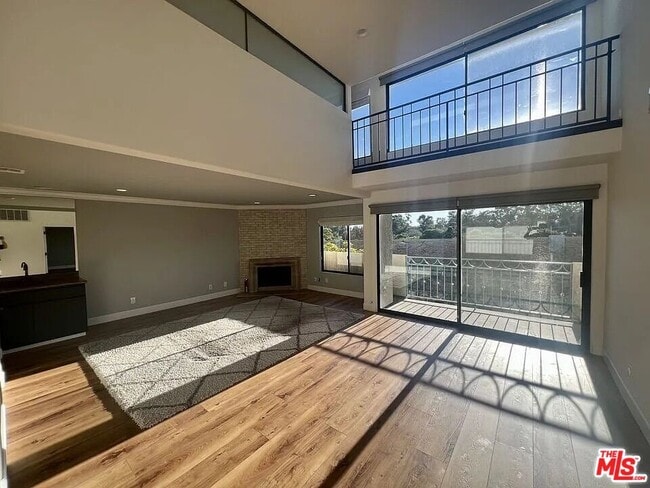 Building Photo - 390 S Sepulveda Blvd Unit A