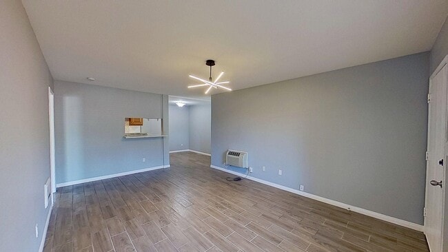 Photo - 1040 W MacArthur Blvd