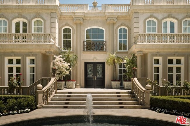 Photo - 628 N Rodeo Dr House