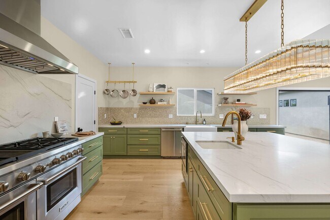 Photo - Eastside Gem - Fully Remodeled Modern Contemporary on Coveted Horseshoe Street