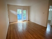 Living Room - 622 Venezia Ave Unit front