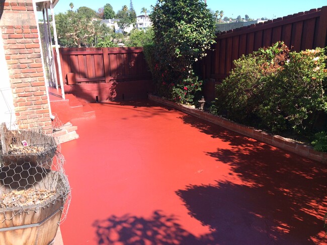 ENCLOSED PRIVATE PATIO - 4327 Finley Ave