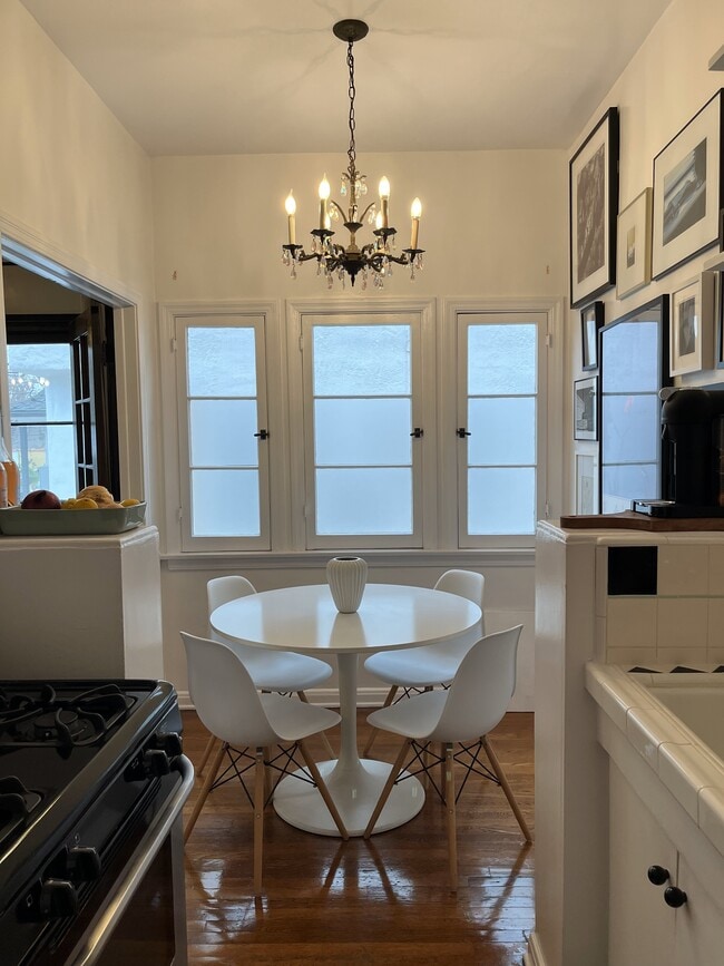 414-3 DiningRoom - 414 N Sycamore Ave