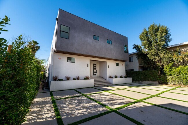 Photo - Longwood Unit 1805 S Longwood St., Los Angeles, CA  - House